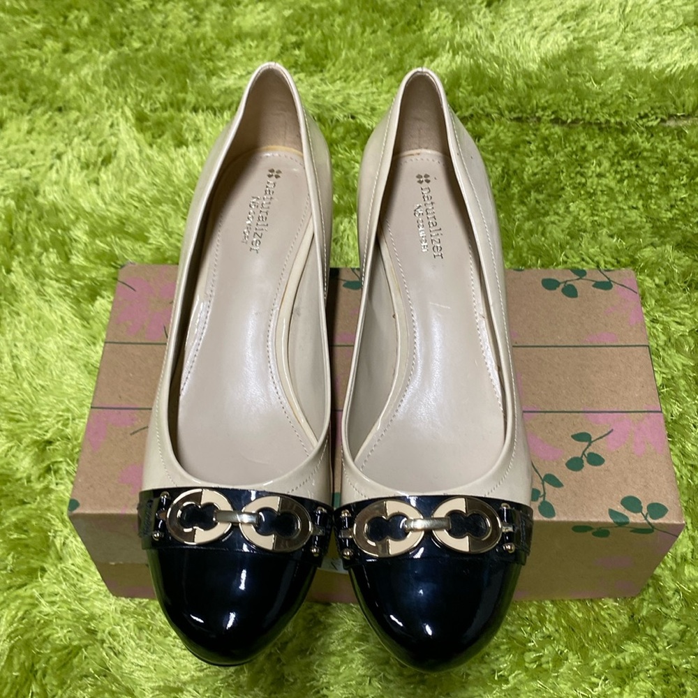 Naturalizer pumps